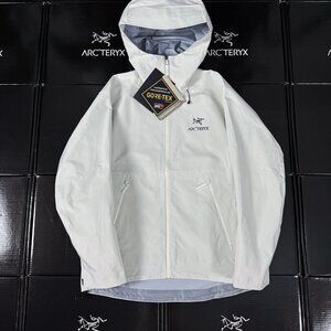 The ARC'TERYX BETA LT GOER-TXE is marked as a men's size, but it also fits women